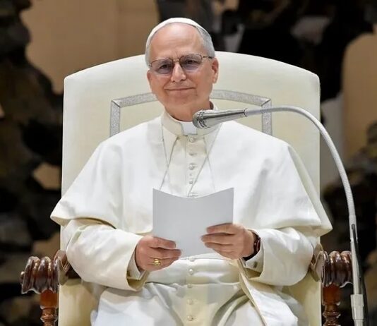 Papa diz que união entre homem e mulher é alicerce da família