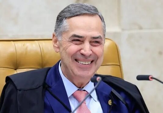 Barroso gasta R$ 940 mil em voos oficiais sem agenda pública