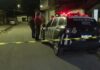 Homem é morto a tiros em casa e mãe da vítima, de 80 anos, é baleada.