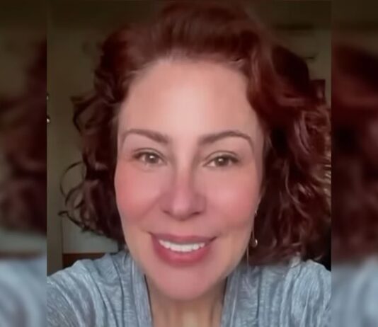 Na Itália, Carla Zambelli convoca para ato pela anistia em São Paulo no próximo domingo (29).