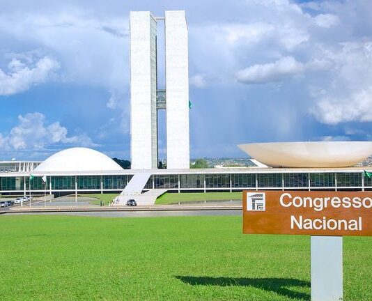 Senado pauta projeto que aumenta número de deputados na Câmara
