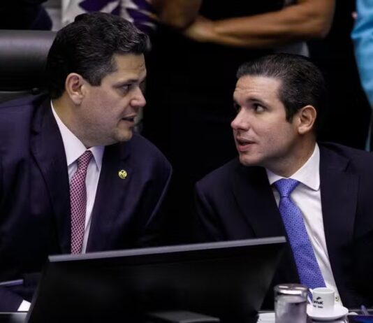 Davi Alcolumbre pretende votar projeto que aumenta o número de deputados este mês