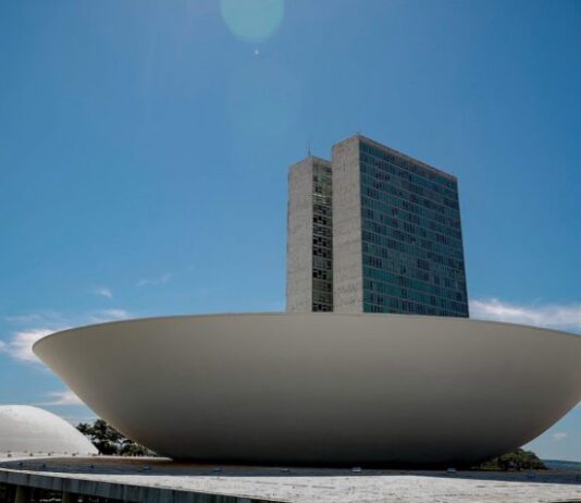 76% dos brasileiros são contra aumento do número de deputados