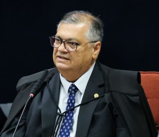 Após votar por regulação, Dino propõe que PGR vigie redes sociais enquanto Congresso não faz regulação