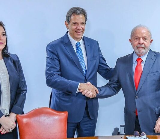 Gasto do governo Lula cresce em ritmo de quase o dobro da receita