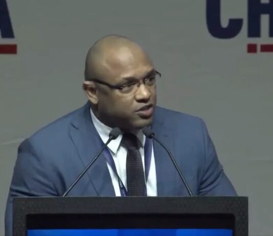 “Temos muito a investigar sobre Gilmar Mendes na Europa”, diz deputado de Portugal