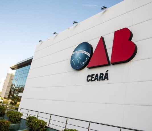 Advogados condenados por esquema de venda de liminares para bandidos estão aptos a exercer a profissão no Ceará.