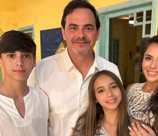 O Humorista Carioca diz que proibiu livros escolares do filho: ‘Doutrinadores’