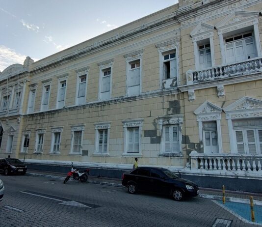 Santa Casa de Fortaleza suspende o recebimento de novos pacientes na unidade