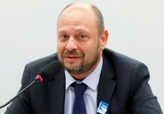 “INSS permitiu que entidades e bandidos fizessem ‘descontos ilegais’, diz novo presidente do órgão.