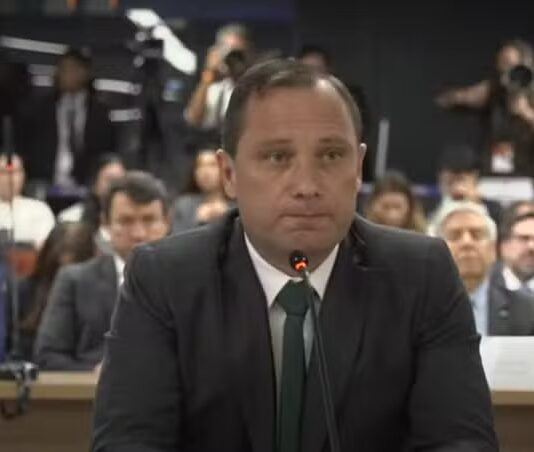 Provas obtidas pela VEJA mostram que Mauro Cid mentiu no STF sobre mensagens