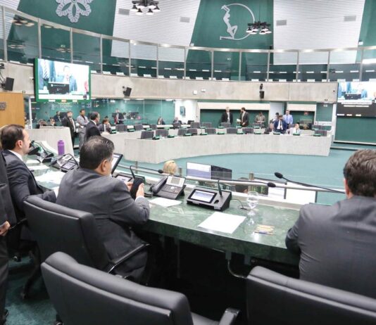 Aumento de vaga na Alece é automático após aval do Planalto; Impacto no Ceará pode superar R$ 290 mil