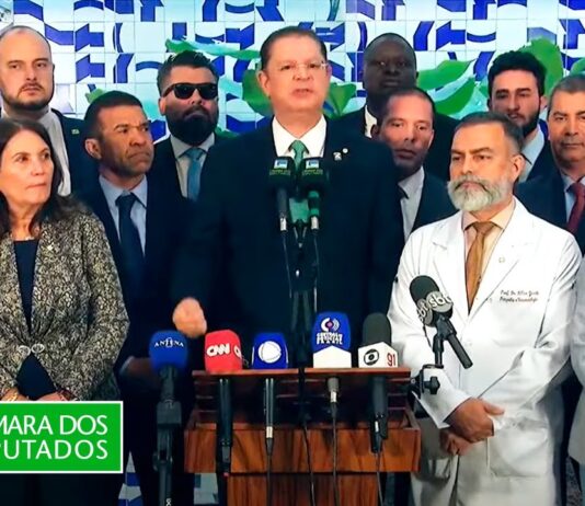 Bancada do PL manifesta apoio a Carla Zambelli e fala em “exílio político”