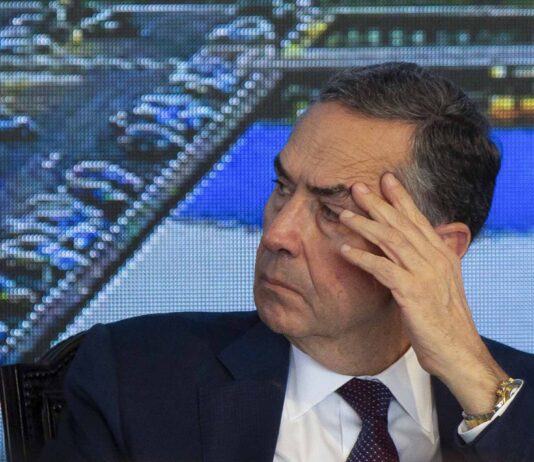 Barroso cancela palestras em universidades do estados unidos após o visto ser cancelado.