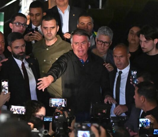 Decisão de Moraes sobre entrevistas de Bolsonaro viola liberdade de expressão e de imprensa