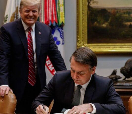 Bolsonaro agradece apoio de Trump e reforça “perseguição política”