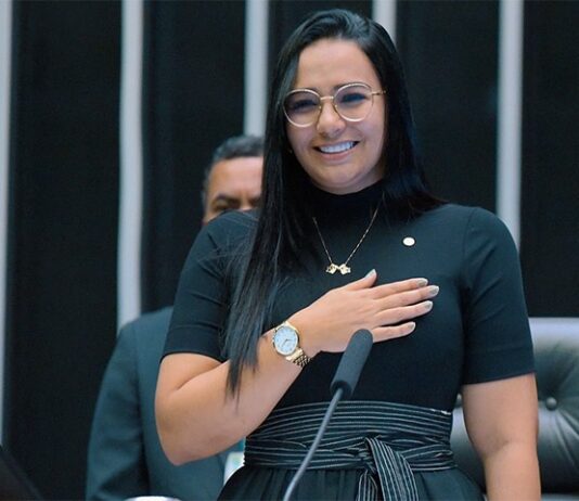 Deputada Dayany Bittencourt conquista reconhecimento de direitos para pessoas com fibromialgia