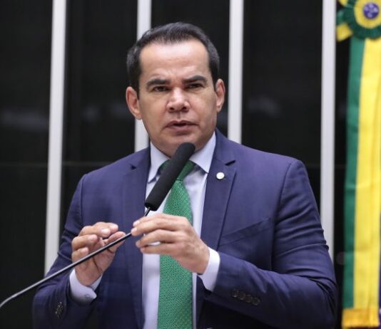 Câmara aprova texto-base de projeto que cria 160 cargos comissionados no STF