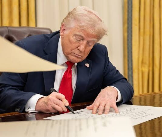 EUA avaliam tarifa de 100% e bloqueio de GPS e satélites contra o Brasil