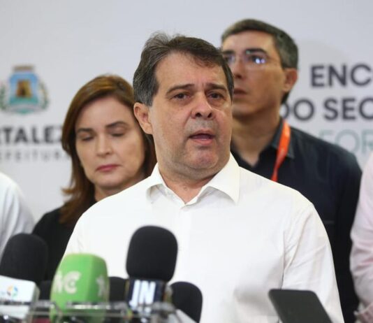 Evandro evita falar sobre investigação contra Júnior Mano: ‘Não me sinto à vontade’