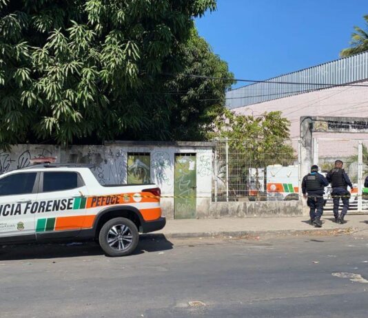 Acusados de integrar facção são inocentados por morte de mulher em posto de saúde em Fortaleza