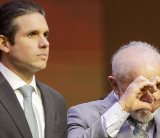 Em derrota do Congresso, Lula veta aumento do número de deputados