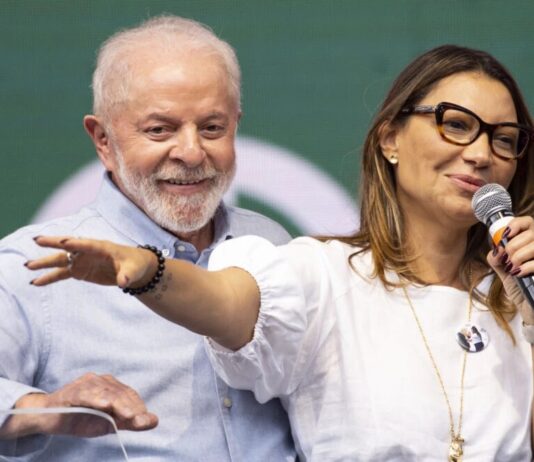 Janja vai a lojas de grife enquanto Lula aposta em ricos x pobres