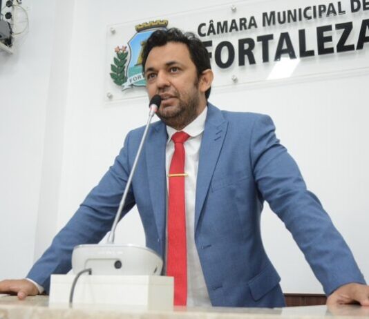 “É inadmissível ter carnaval, aniversário, festa em Fortaleza quando há pacientes esperando por uma cura que não depende deles”, afirma o ver. PP Cell