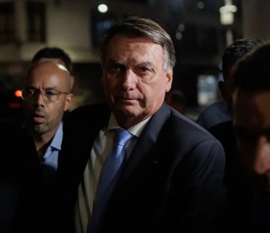Bolsonaro alerta que “sistema” quer tirá-lo do caminho para transformar Brasil em ditadura