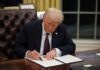 Trump assina decreto que oficializa tarifas de 50% ao Brasil.
