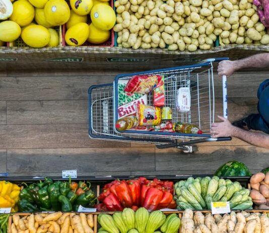 Preços dos alimentos sobem novamente; carnes e café lideram alta.