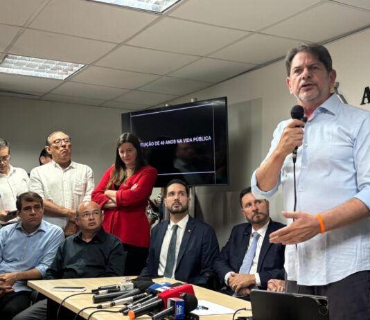 Cid Gomes defende Junior Mano em caso de desvio de emendas, e dispara contra ministro Gilmar Mendes.