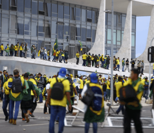 STF condena mais 119 por participação nos atos de 8/1; penas chegam a 17 anos de prisão