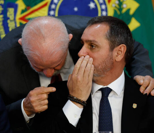 Diretor da PF terá de explicar na CPMI do INSS por que não investigam irmão de Lula