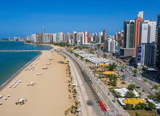 Prefeitura de Fortaleza revoga todas as permissões e autorizações da beira-mar e praia de Iracema.