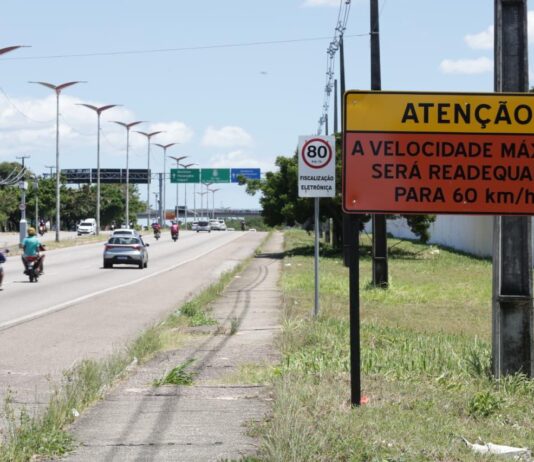 Indústria da multa: Governo do estado decide diminuir limite de velocidade da avenida do Aeroporto em Fortaleza.
