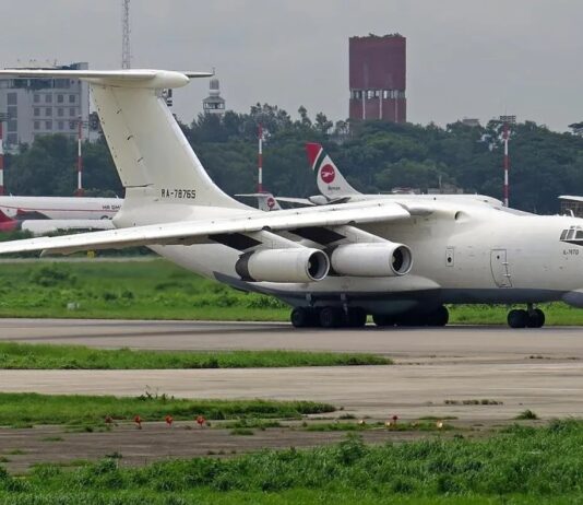 Sob sanção dos EUA, avião russo que está em Brasília transporta material de guerra