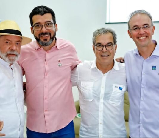 Delegado que indiciou Bolsonaro e Eduardo já trabalhou para deputado do PT