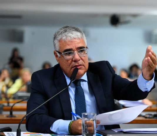 CCJ do Senado aprova voto impresso na reforma eleitoral com voto favorável do senador Eduardo Girão.