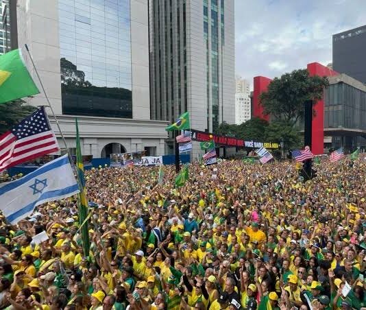 62% dos brasileiros veem país na direção errada, diz pesquisa