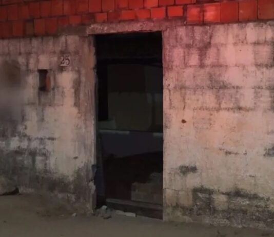 Homem é morto na frente da esposa e do filho após criminosos invadirem casa em Itaitinga/CE