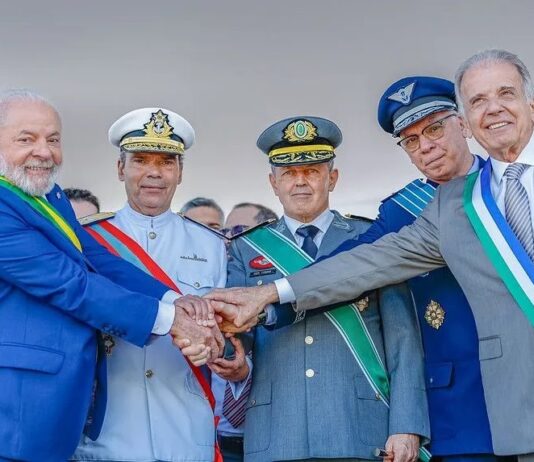 Viagens de generais brasileiros ao exterior custaram R$ 2 milhões