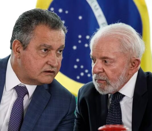 PGR indica envolvimento do ministro Rui Costa em compra irregular de respiradores.