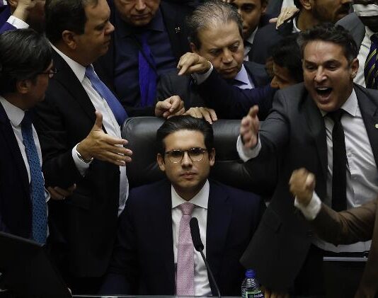 Motta envia à Corregedoria nomes de 14 deputados da oposição que poderão ser suspensos por obstrução