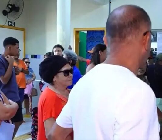 Após oito meses da gestão Evandro Leitão (PT), pacientes ainda reclamam de falta de remédio em postos de saúde de Fortaleza