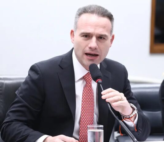 Presidente do Conselho de Ética não vê quebra de decoro em ações de Eduardo Bolsonaro