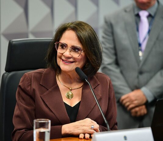 Senadora Damares Alves anuncia que está com câncer