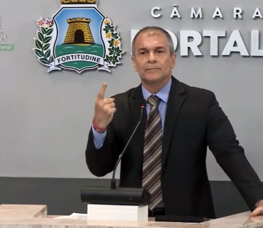 Vereador Marcelo Mendes denuncia que a prefeitura de Fortaleza vai gastar 100 milhões de reais em publicidade e propaganda em 1 ano.