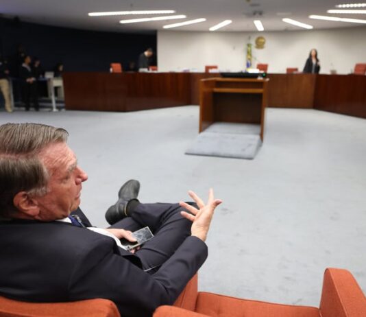 Zanin marca julgamento de Bolsonaro para 2 de setembro