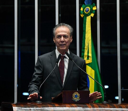 Senador Pedro Chaves assina pedido de impeachment de Moraes, falta 1 assinatura para a maioria.